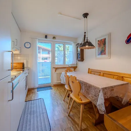 Latschüel By Vacations, Familienwohnung Im Zentrum Mit Privatparkplatz Apartament