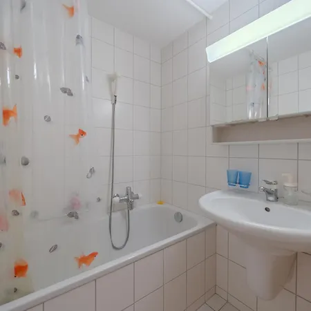 Latschüel By Vacations, Familienwohnung Im Zentrum Mit Privatparkplatz Apartment *