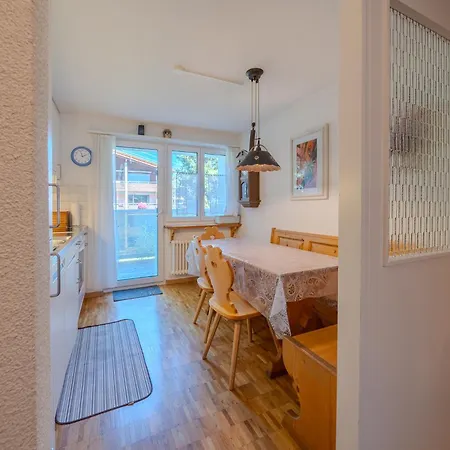 Latschüel By Vacations, Familienwohnung Im Zentrum Mit Privatparkplatz Apartament