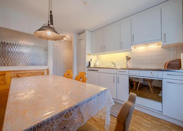 Apartamento Latschüel By Vacations, Familienwohnung Im Zentrum Mit Privatparkplatz