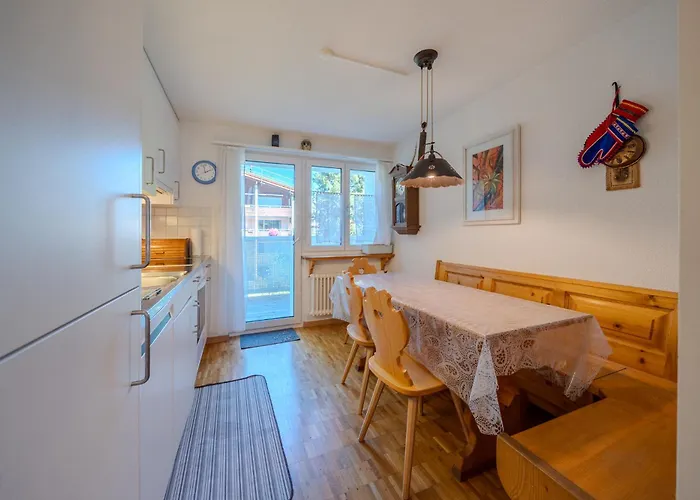 Latschüel By Vacations, Familienwohnung Im Zentrum Mit Privatparkplatz 아파트